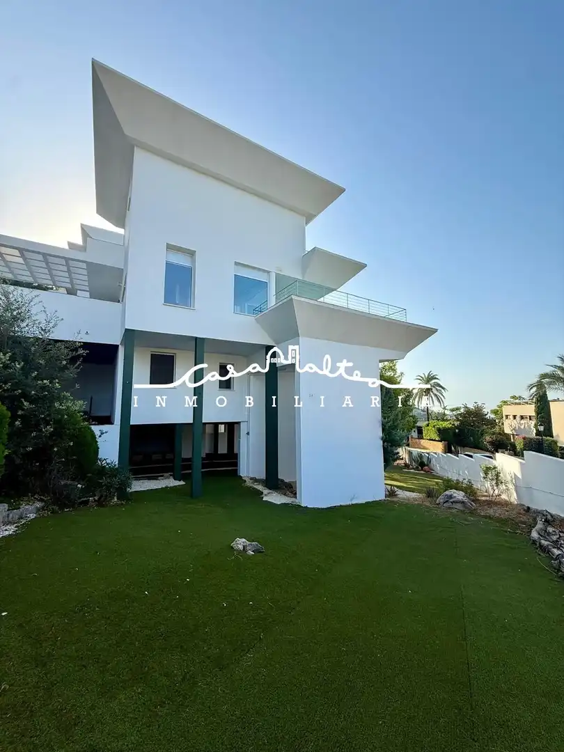 Vista exterior de Casa o xalet de lloguer en Altea amb Aire condicionat, Calefacció i Jardí privat