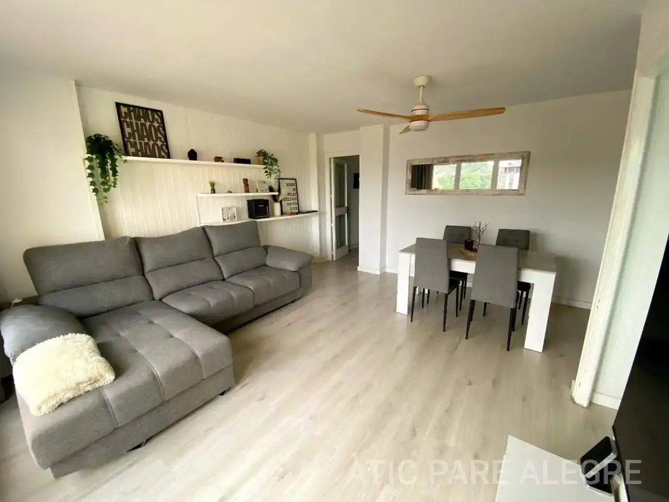 Sala d'estar de Àtic en venda en Terrassa amb Aire condicionat