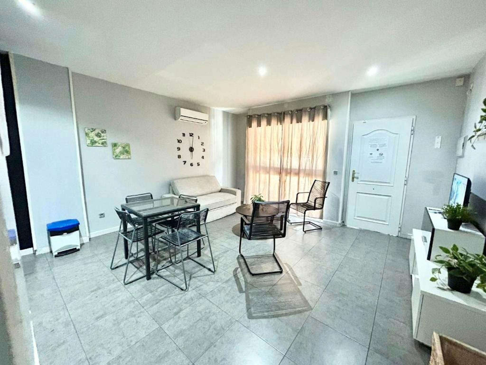 Living room of Flat to rent in  Madrid Capital  with Air Conditioner, Washing machine and TV