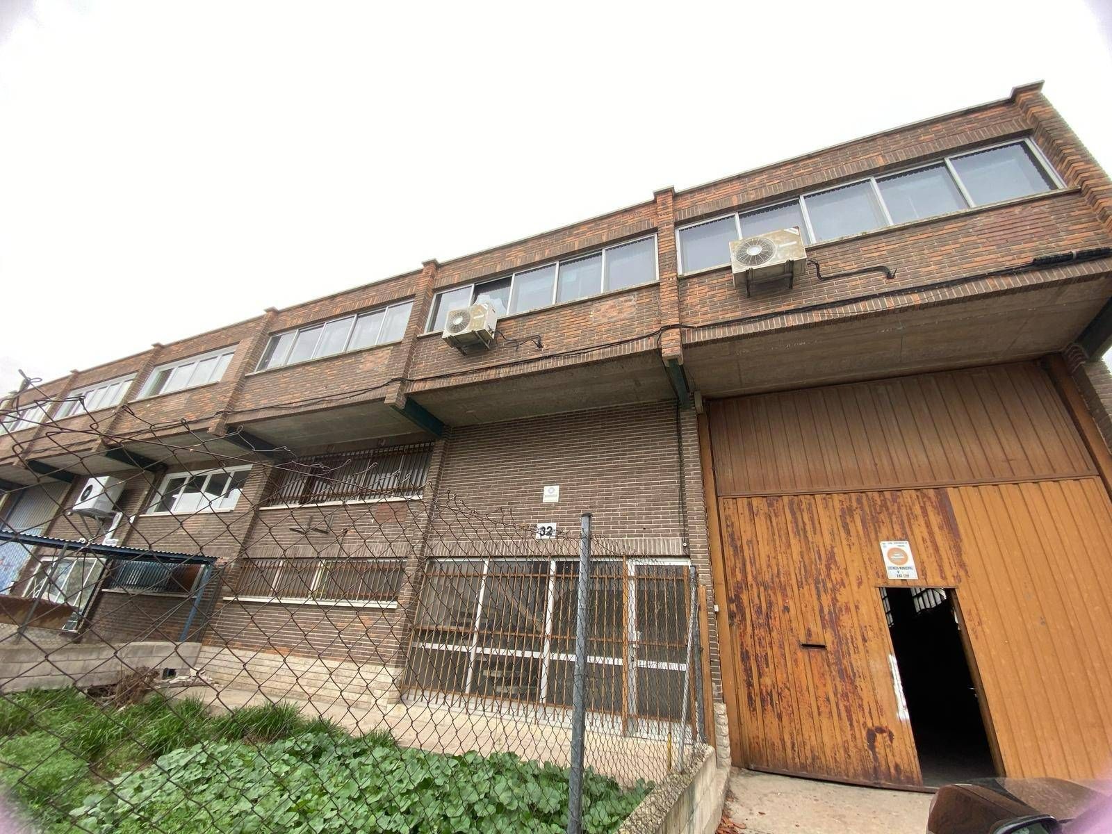 Vista exterior de Nau industrial en venda en Coslada