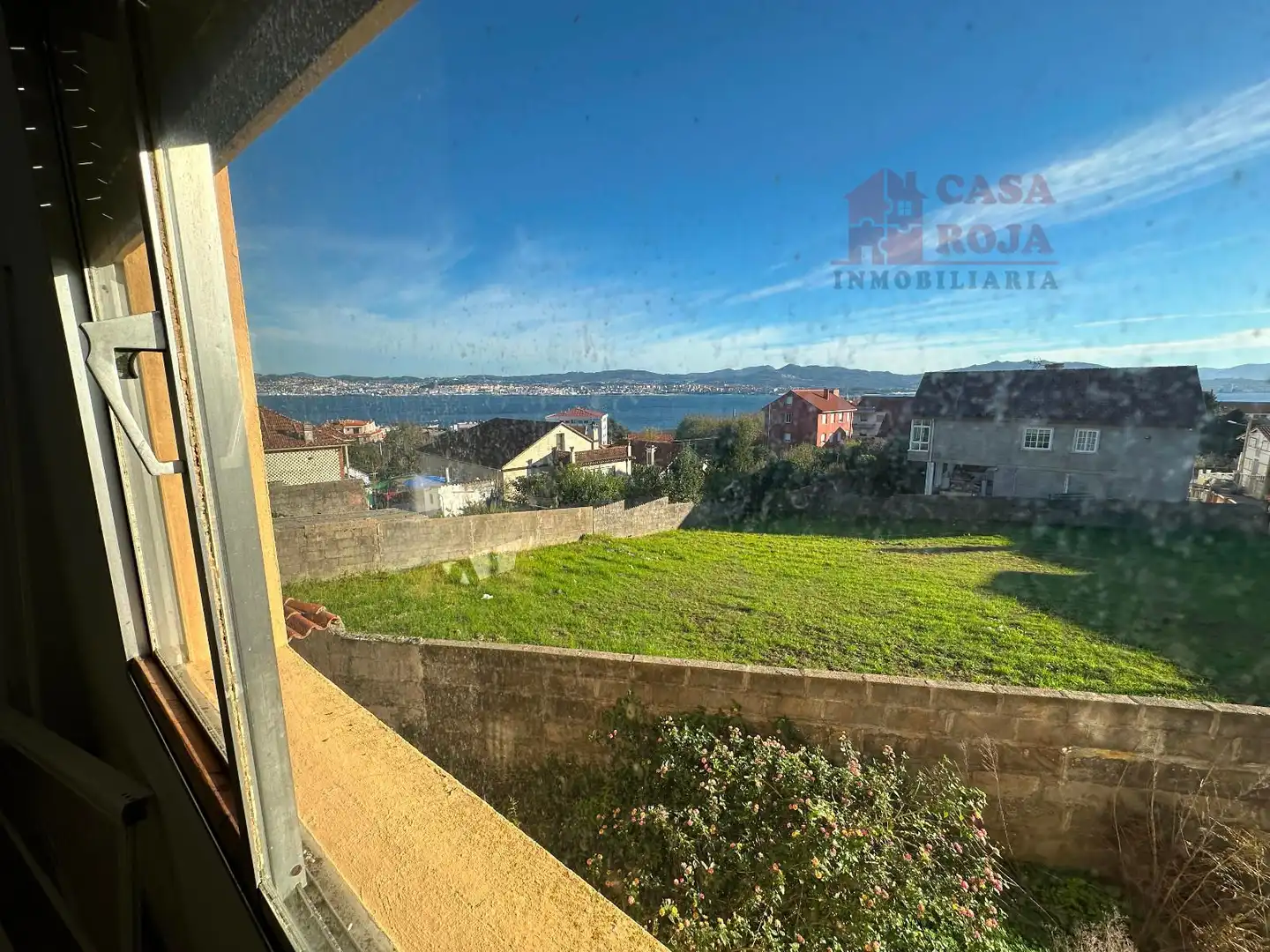 Vista exterior de Casa o xalet en venda en Cangas  amb Calefacció, Terrassa i Traster