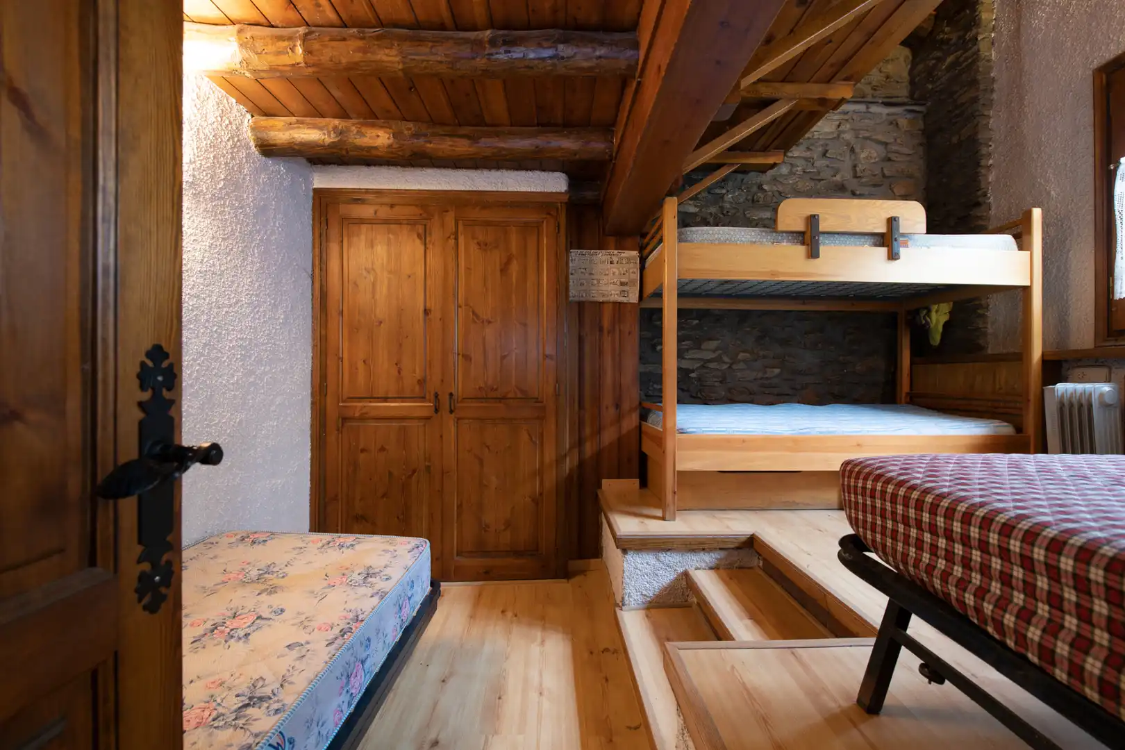 Dormitori de Finca rústica en venda en Bolvir amb Calefacció, Jardí privat i Parquet
