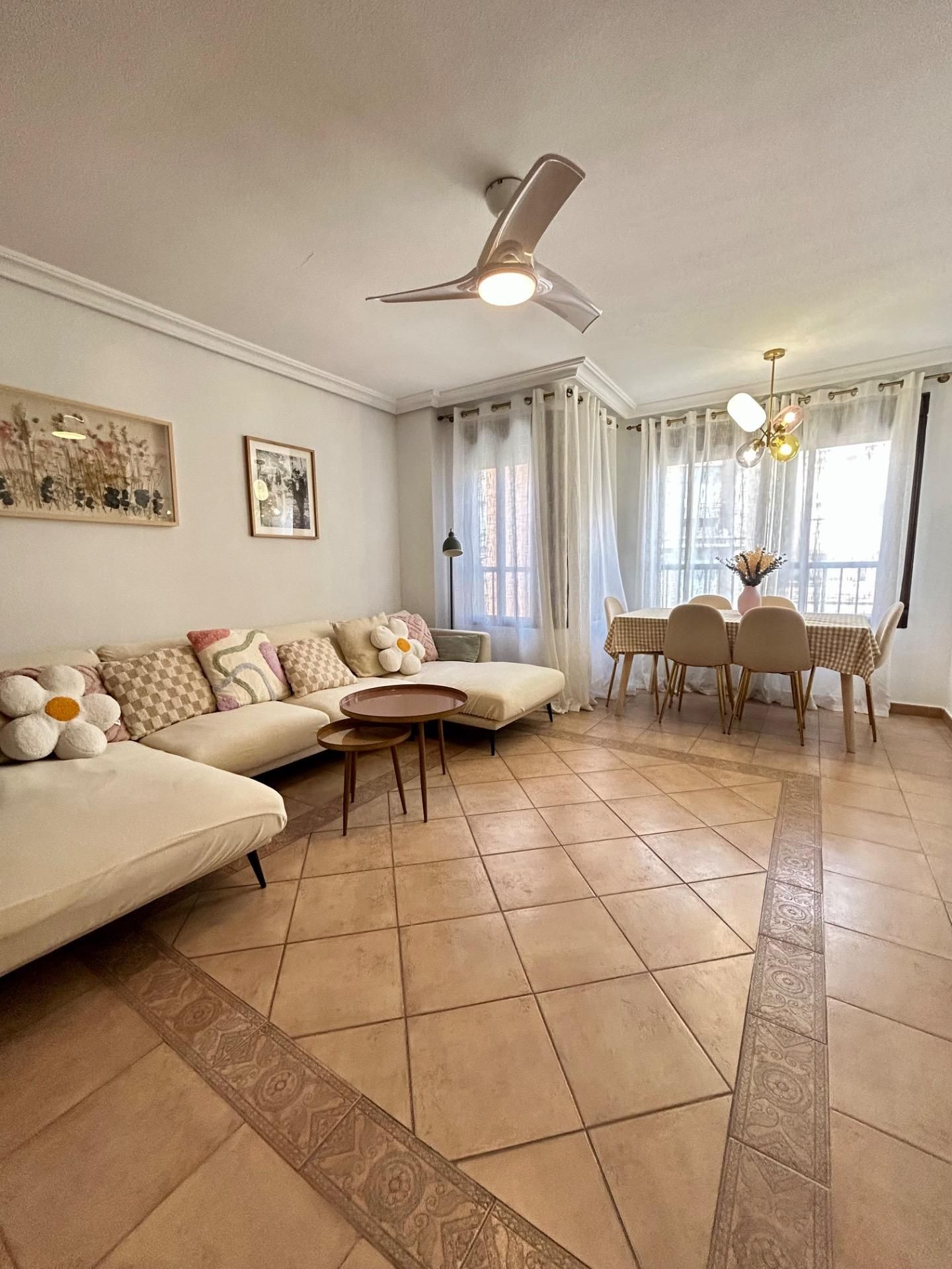 Sala de estar de Dúplex en venta en Elche / Elx con Aire acondicionado, Calefacción y Alarma