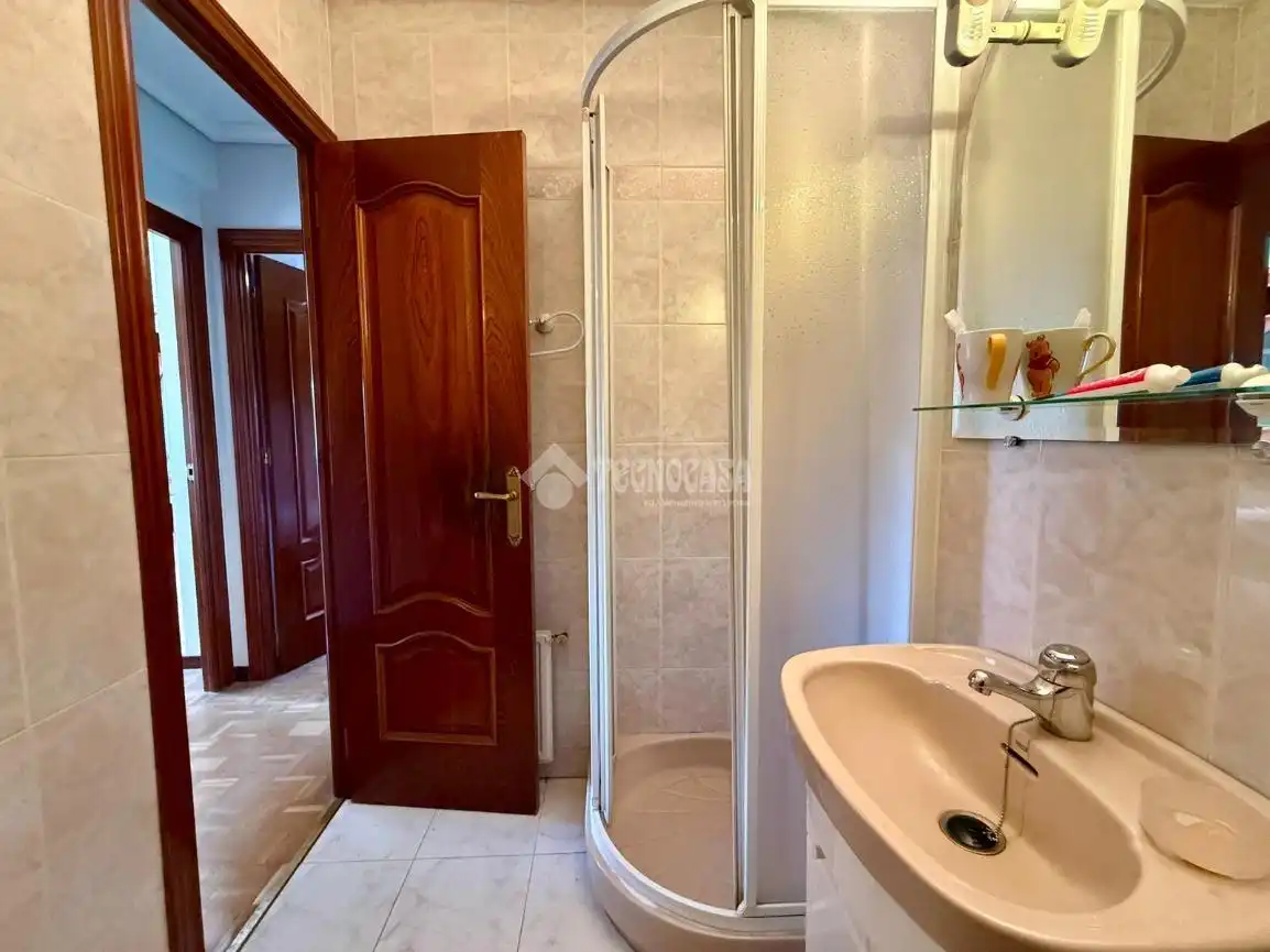 Baño de Piso en venta en Madrid con Calefacción, Parquet y Terraza