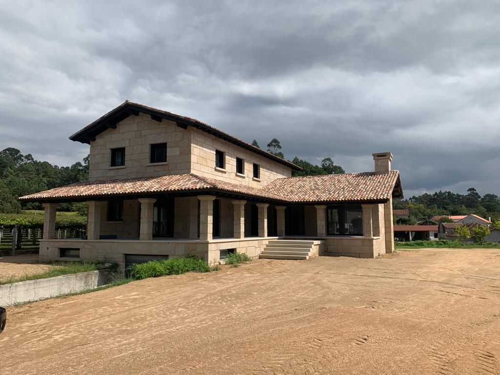 Vista exterior de Casa o xalet en venda en Vilanova de Arousa amb Aire condicionat, Calefacció i Jardí privat