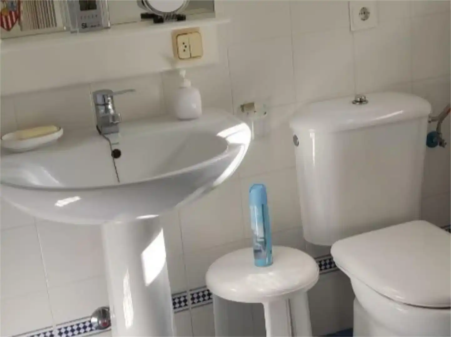 Baño de Piso de alquiler en Rota con Jardín privado, Piscina y Amueblado