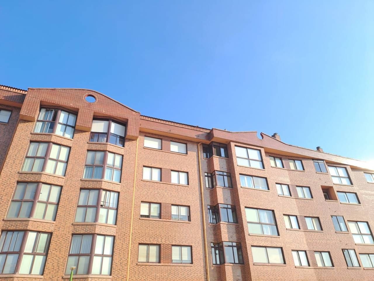 Vista exterior de Pis en venda en Burgos Capital amb Calefacció, Parquet i Terrassa