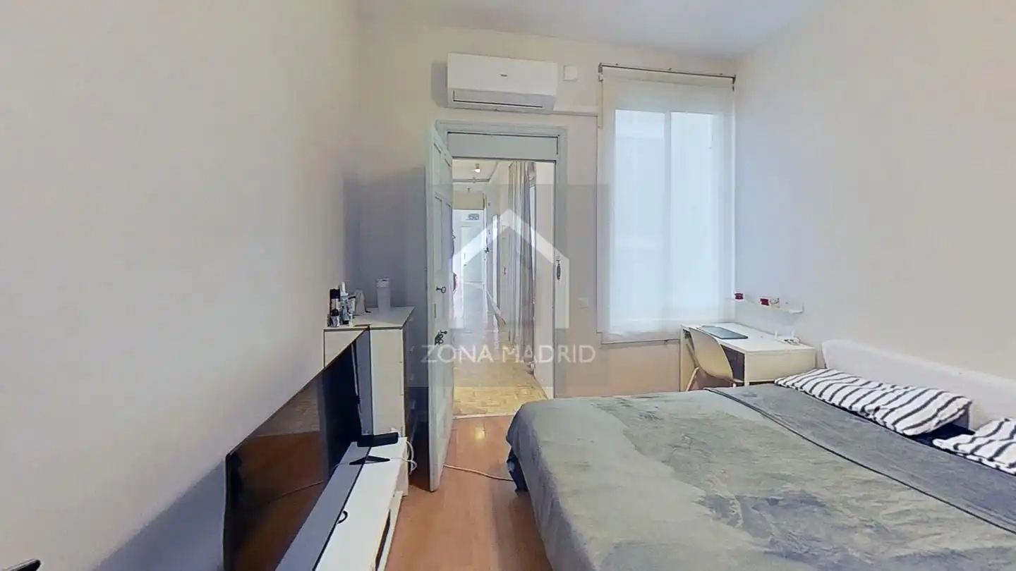 Habitación de Piso en venta en Madrid con Trastero