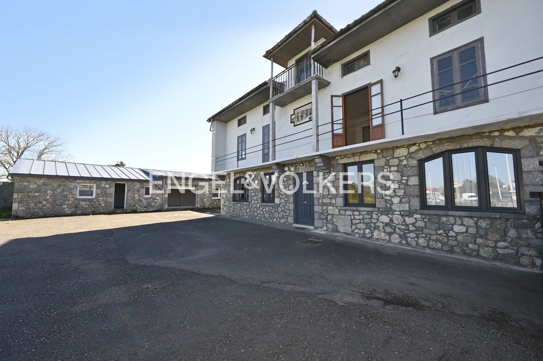 Exterior view of House or chalet for sale in Santa Cruz de Bezana  with Air Conditioner, Heating and Private garden
