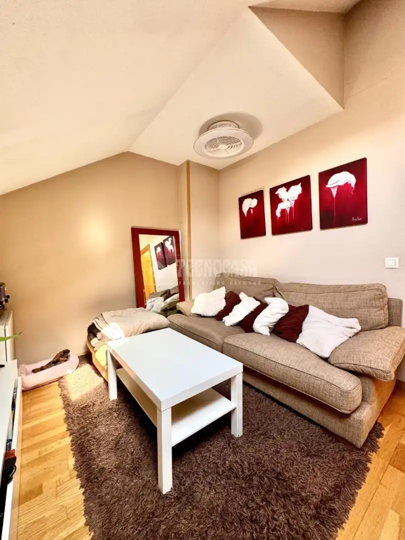 Wohnzimmer von Einfamilien-Reihenhaus zum Verkauf in Alcalá de Henares mit Klimaanlage, Heizung und Gemeinschaftspool