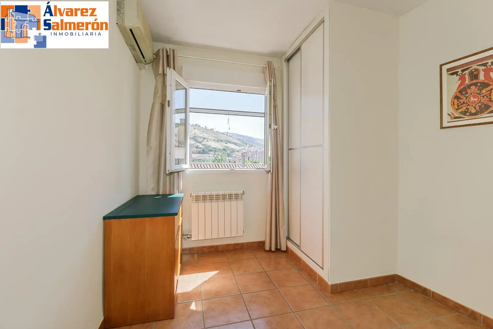Habitación de Casa adosada en venta en Granada con Aire acondicionado, Calefacción y Terraza