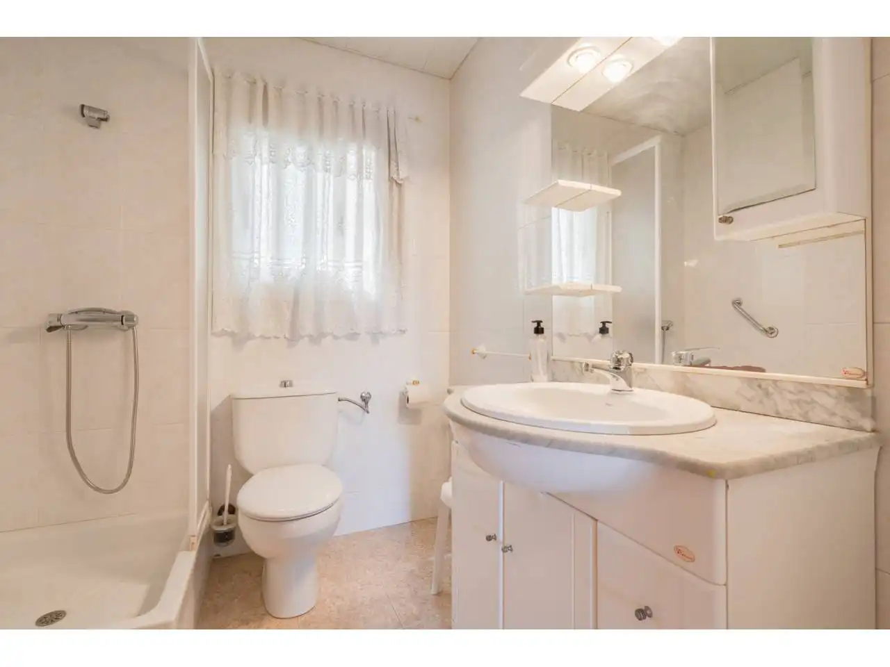 Bathroom of Flat for sale in Terrassa  with Heating and Balcony