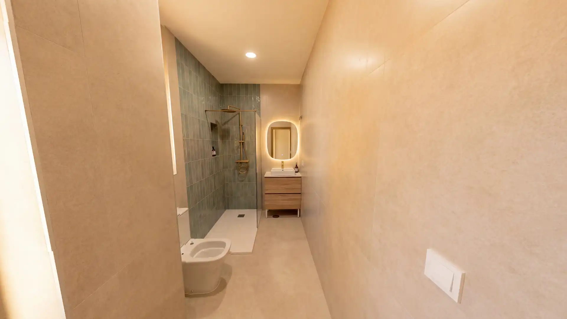 Baño de Piso en venta en Alicante / Alacant con Jardín privado, Trastero y Amueblado