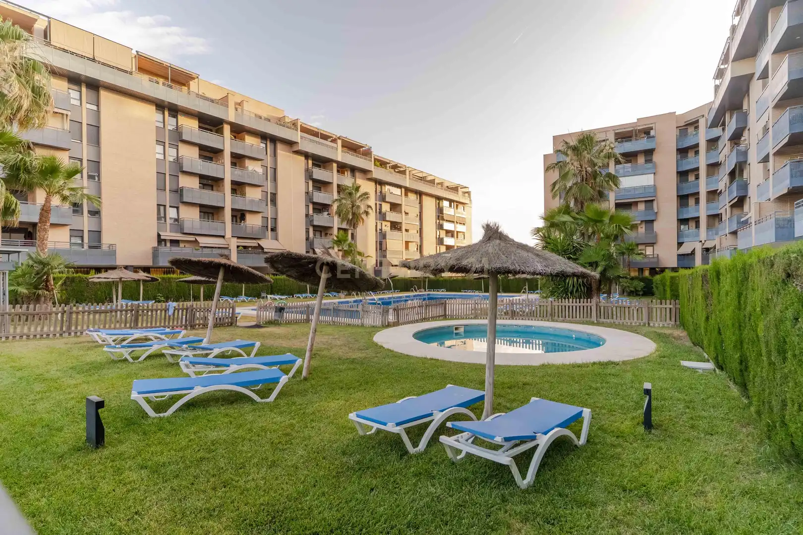 Piscina de Apartament en venda en Granada amb Aire condicionat, Traster i Piscina