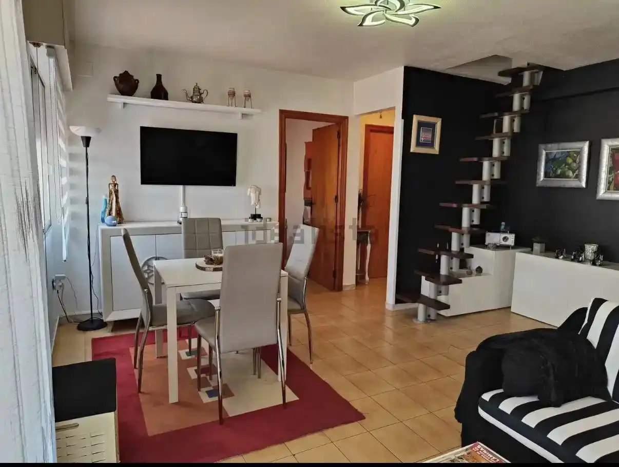 Sala d'estar de Pis en venda en Torrevieja amb Aire condicionat, Terrassa i Moblat