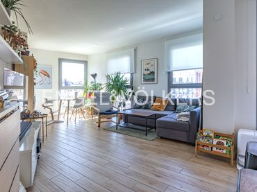 Flat with balcony for sale in Sant Martí