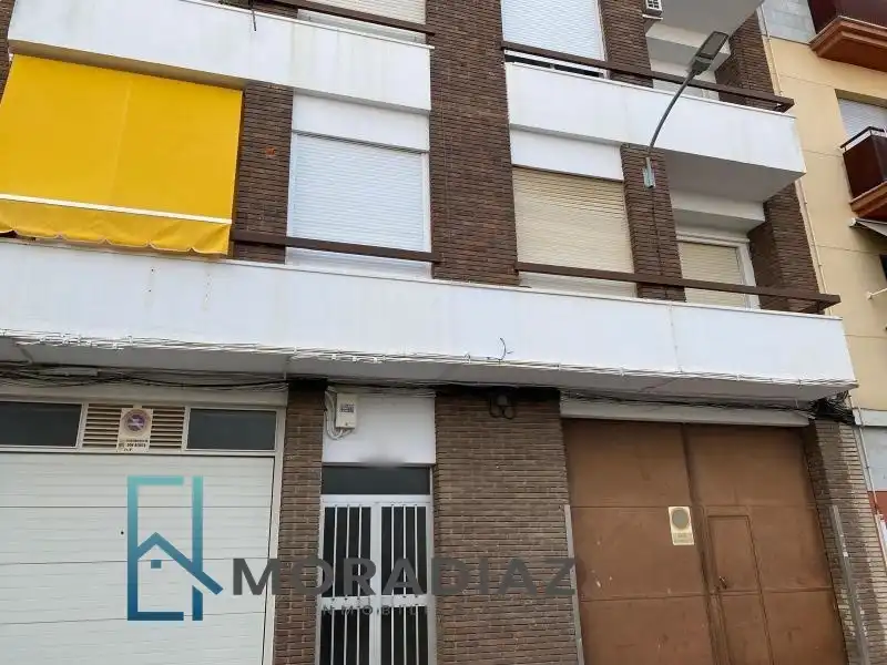 Vista exterior de Pis en venda en Don Benito amb Aire condicionat, Terrassa i Balcó