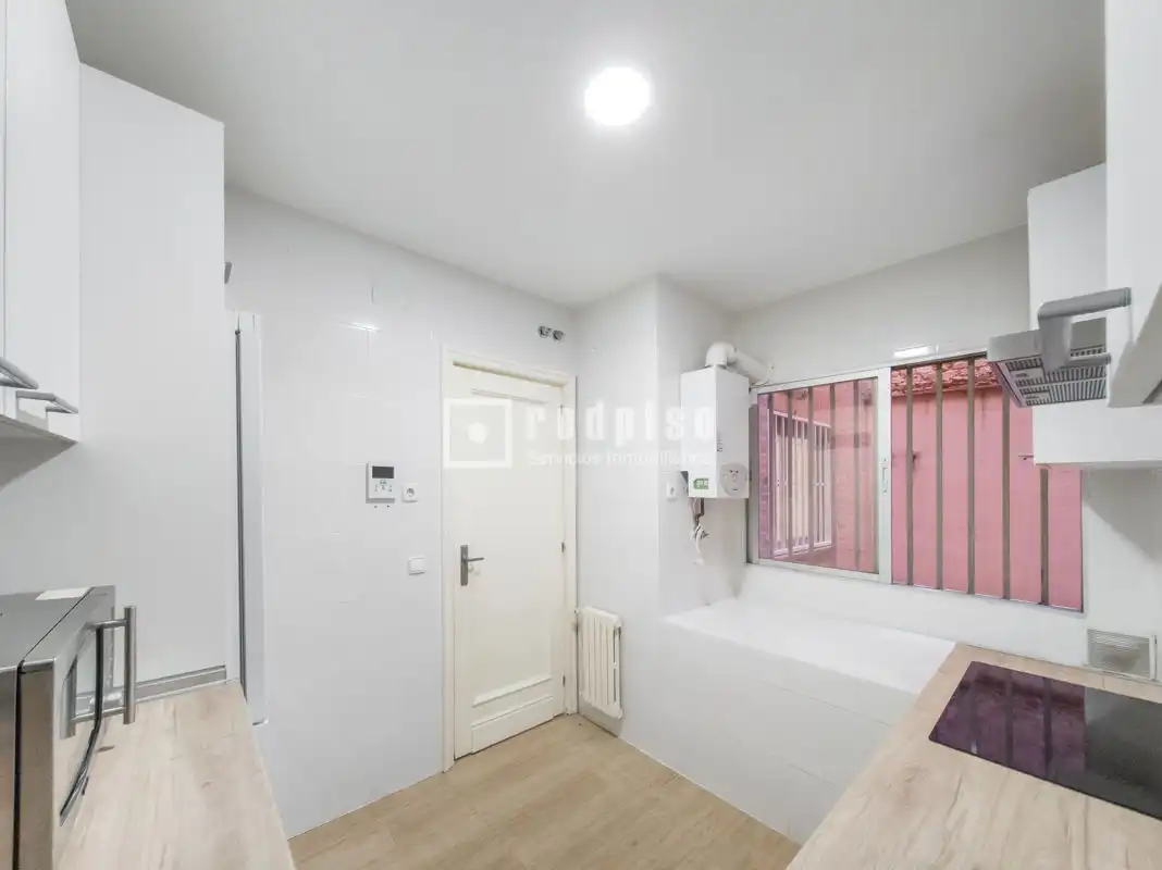 Habitación de Apartamento de alquiler en Madrid con Calefacción, Parquet y Terraza