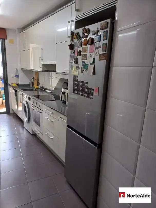 Cocina de Piso en venta en Barakaldo  con Calefacción, Trastero y Balcón