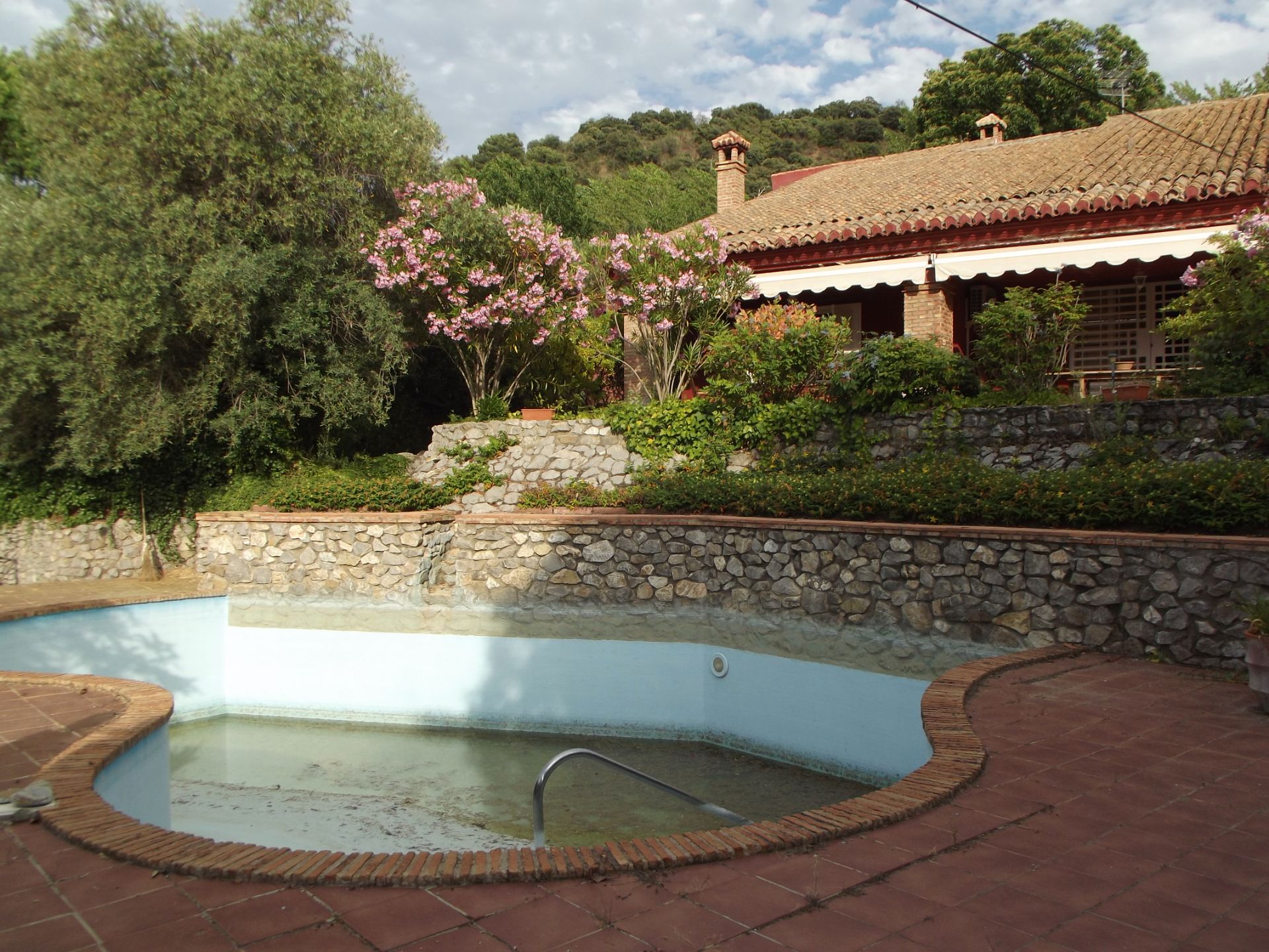 Swimming pool of House or chalet for sale in Pinos Genil  with Air Conditioner, Heating and Private garden