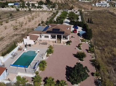 Maison avec piscine à vendre à El Pinós / Pinoso
