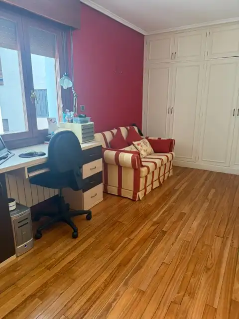 Dormitori de Pis en venda en Santurtzi  amb Calefacció, Parquet i Moblat
