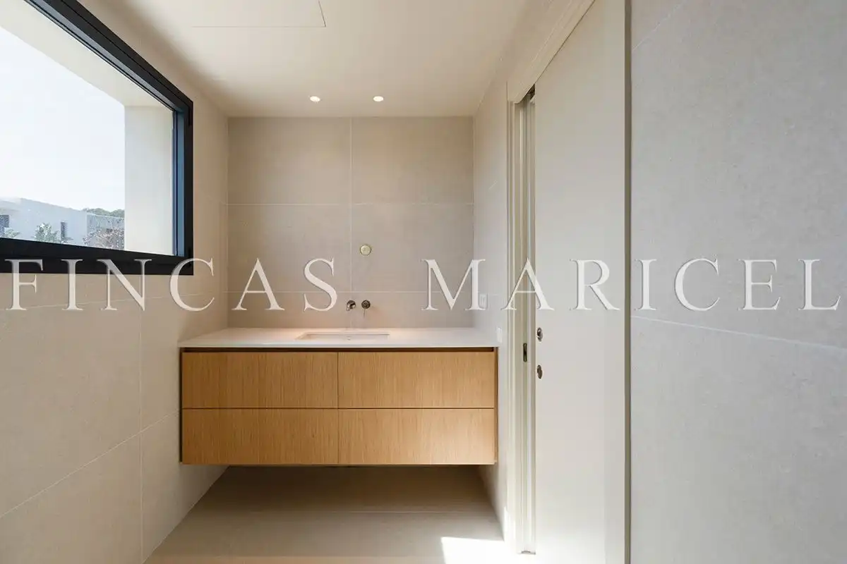 Bathroom of Houses for sale in Sitges  with Air Conditioner, Heating and Private garden