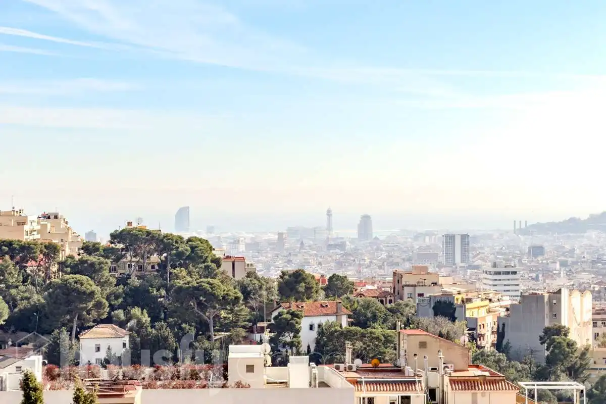 Vista exterior de Casa o xalet en venda en Barcelona amb Aire condicionat, Calefacció i Jardí privat