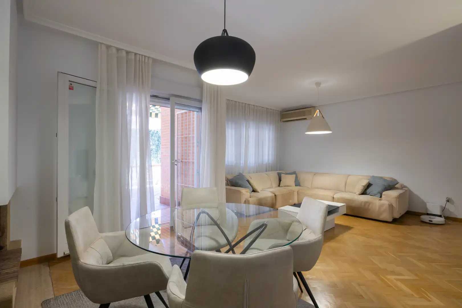 Living room of Houses for sale in Toledo  with Air Conditioner, Heating and Private garden