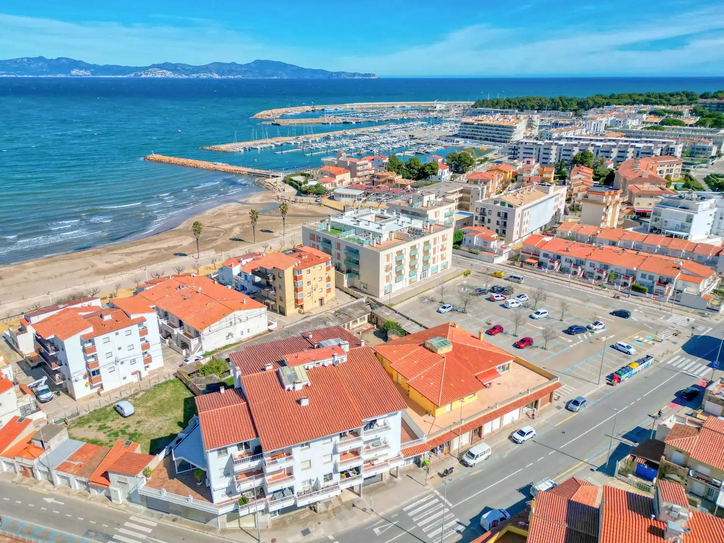 Vista exterior de Apartamento en venta en L'Escala con Calefacción, Terraza y Amueblado