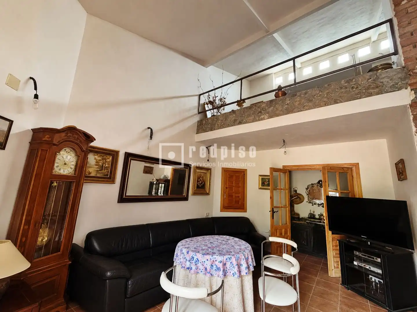 Sala d'estar de Casa o xalet en venda en Hontoba amb Calefacció, Jardí privat i Traster