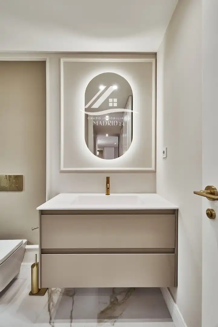 Piso con ascensor en venta en Calle de Piamonte, imagen 11