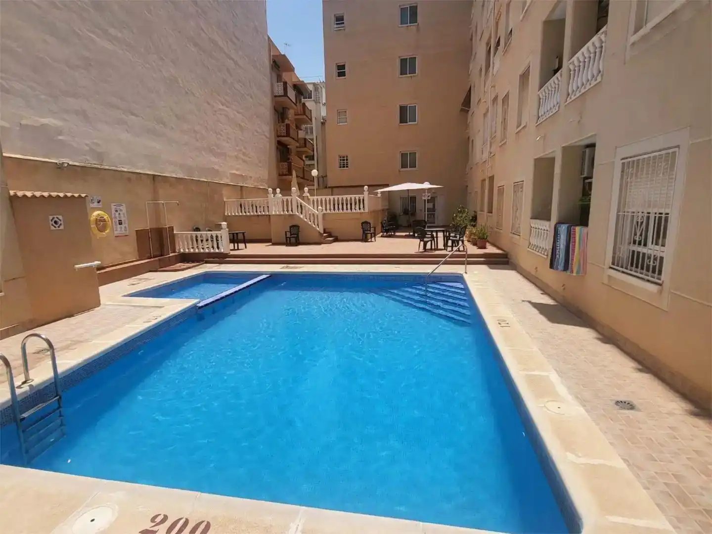 Schwimmbecken von Wohnungen zur Miete in Torrevieja mit Klimaanlage, Schwimmbad und Balkon