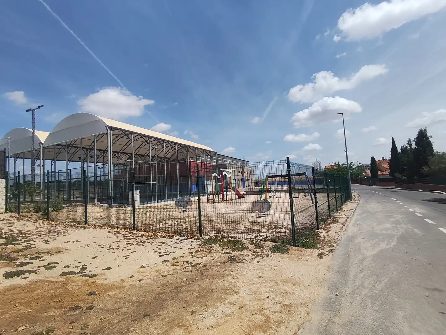 Vista exterior de Casa o xalet en venda en Las Ventas de Retamosa amb Aire condicionat, Calefacció i Jardí privat