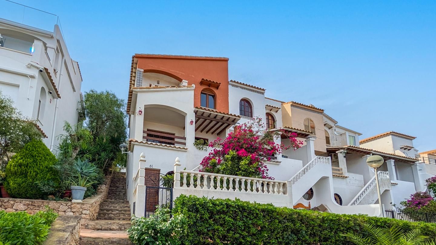 Vista exterior de Casa o xalet en venda en Santa Pola amb Jardí privat, Terrassa i Traster