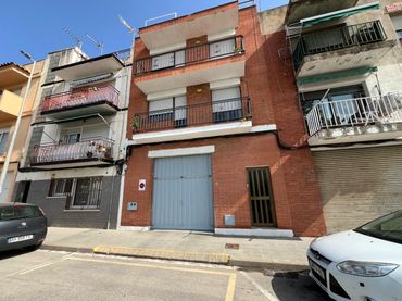 Casa amb balcó en venda a Avinguda de Sabadell