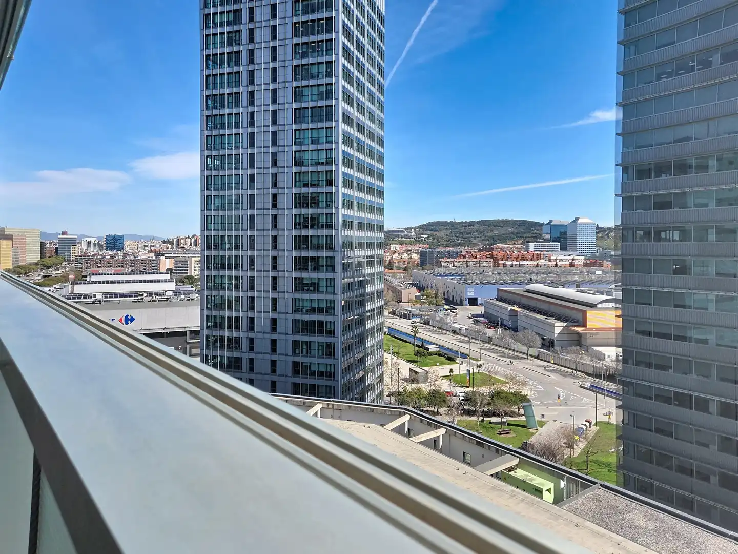 Vista exterior de Piso en venta en L'Hospitalet de Llobregat con Aire acondicionado y Terraza