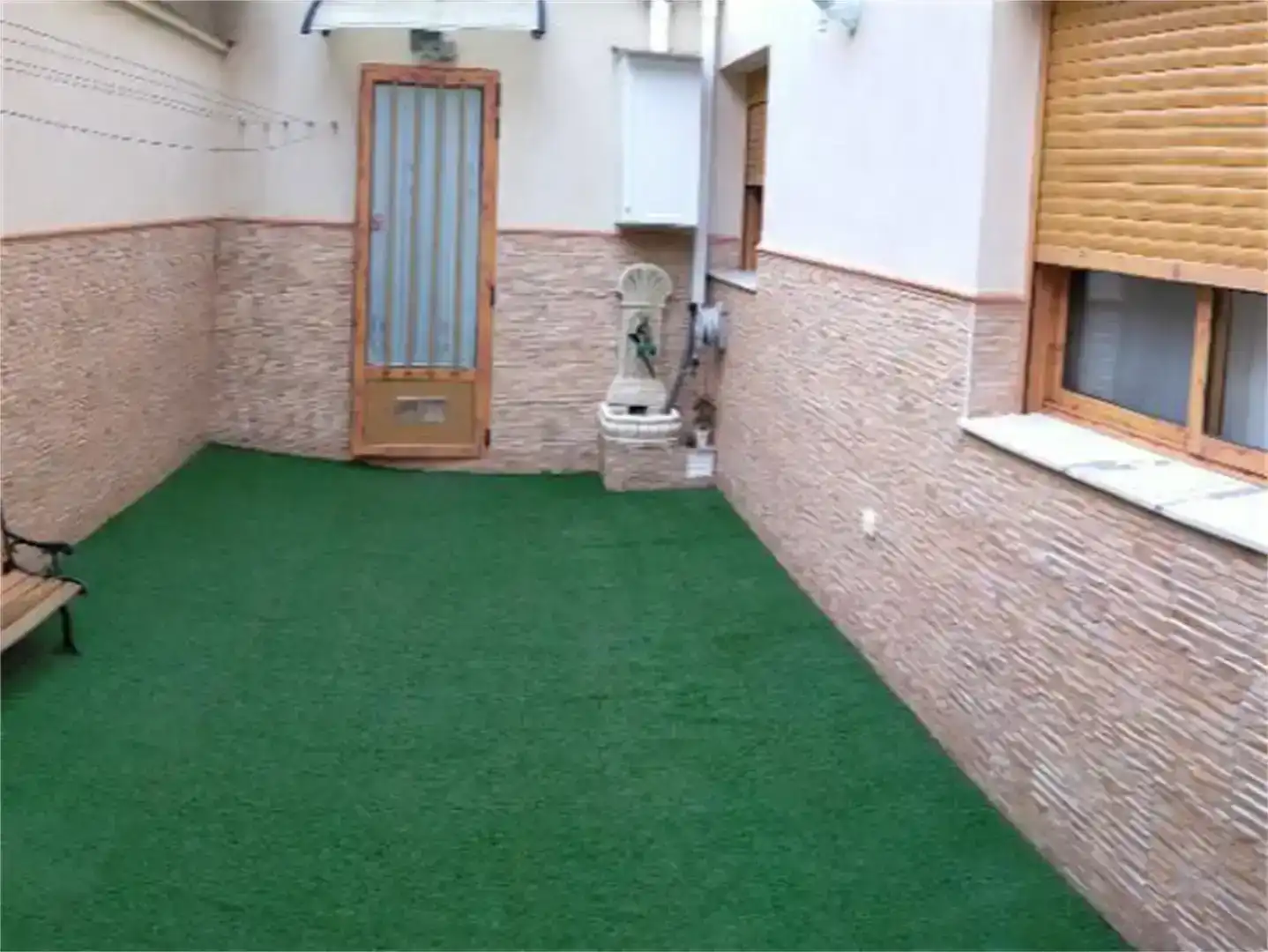 Terrassa de Casa adosada en venda en Linares amb Aire condicionat, Jardí privat i Parquet