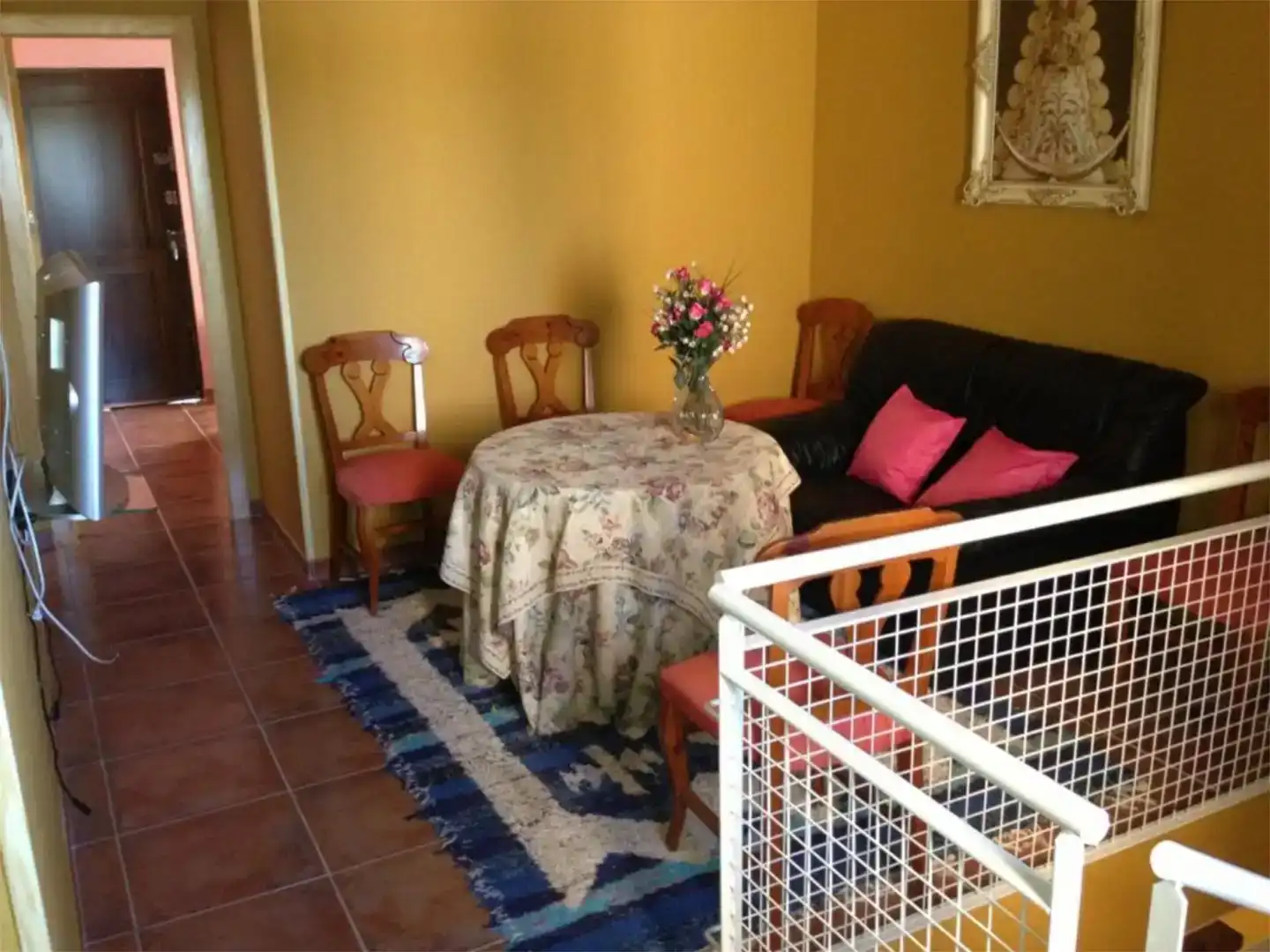 Sala d'estar de Casa o xalet en venda en El Castillo de las Guardas amb Balcó