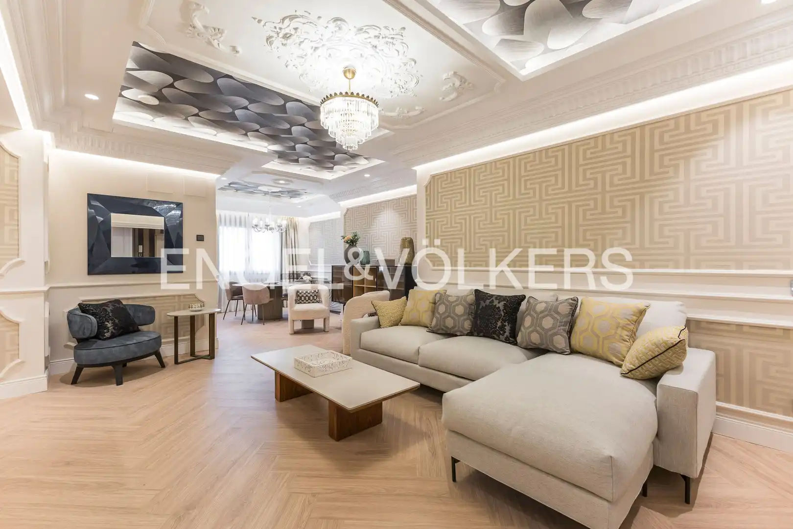 Living room of Flat for sale in Madrid  with Air Conditioner, Heating and Storage room