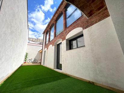 Vista exterior de Casa adosada en venda en Terrassa amb Aire condicionat, Terrassa i Balcó