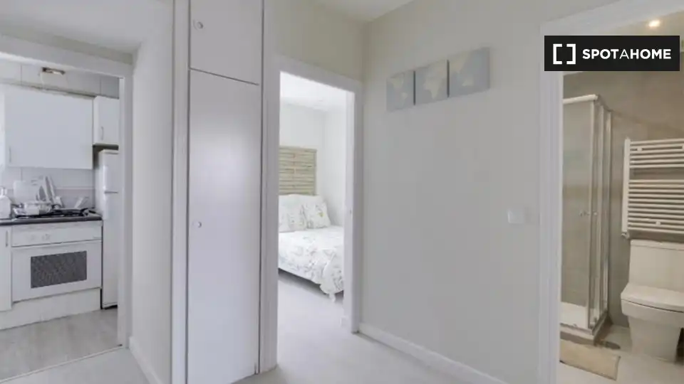 Habitación de Piso de alquiler en Madrid con Aire acondicionado, Calefacción y Amueblado