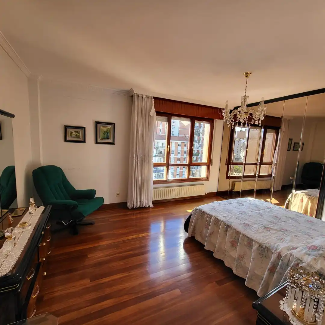 Habitación de Piso en venta en Basauri  con Calefacción, Terraza y Trastero