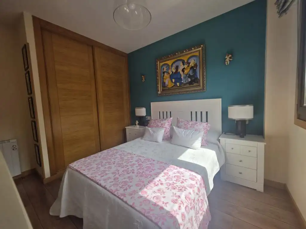 Dormitori de Apartament en venda en Boiro amb Calefacció, Parquet i Traster