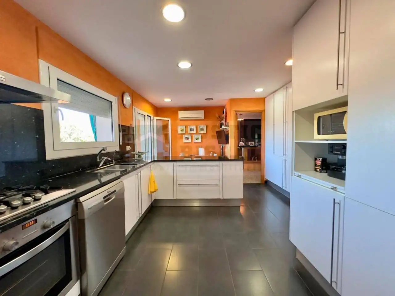 Kitchen of Flat for sale in La Bisbal d'Empordà  with Air Conditioner, Heating and Terrace