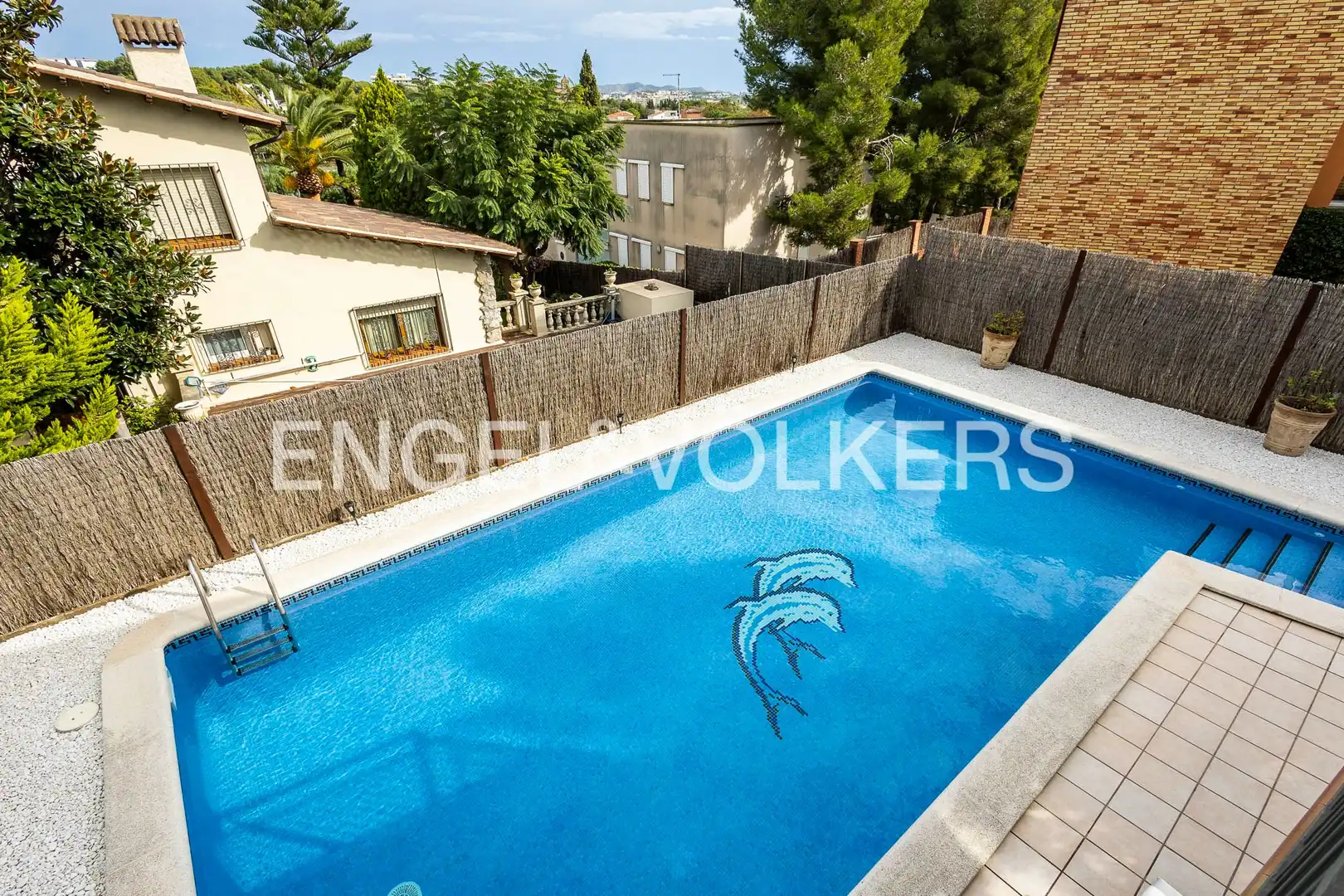 Piscina de Casa o chalet en venta en Vilanova i la Geltrú con Aire acondicionado, Calefacción y Jardín privado