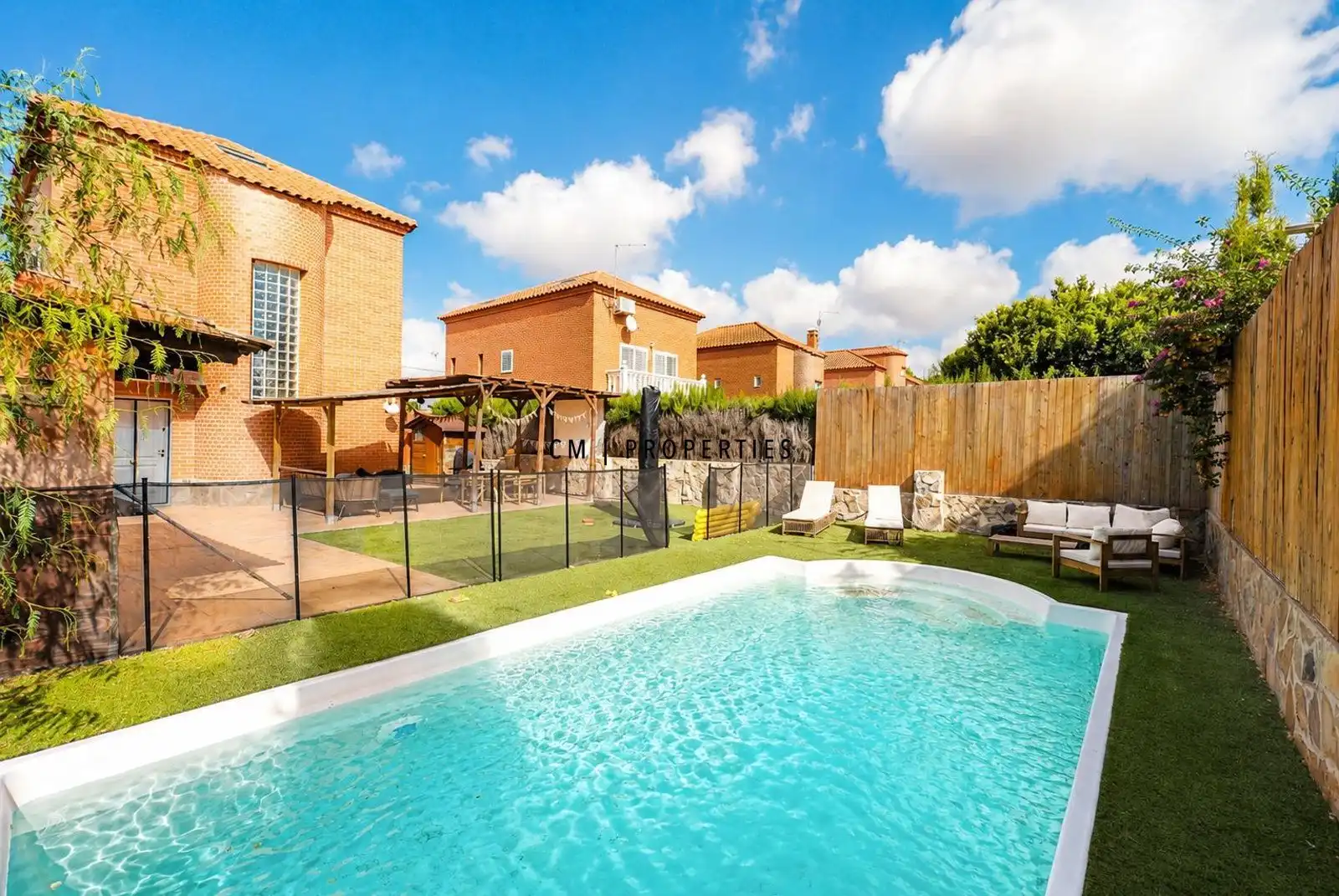 Swimming pool of Houses for sale in Moncada  with Air Conditioner, Heating and Terrace