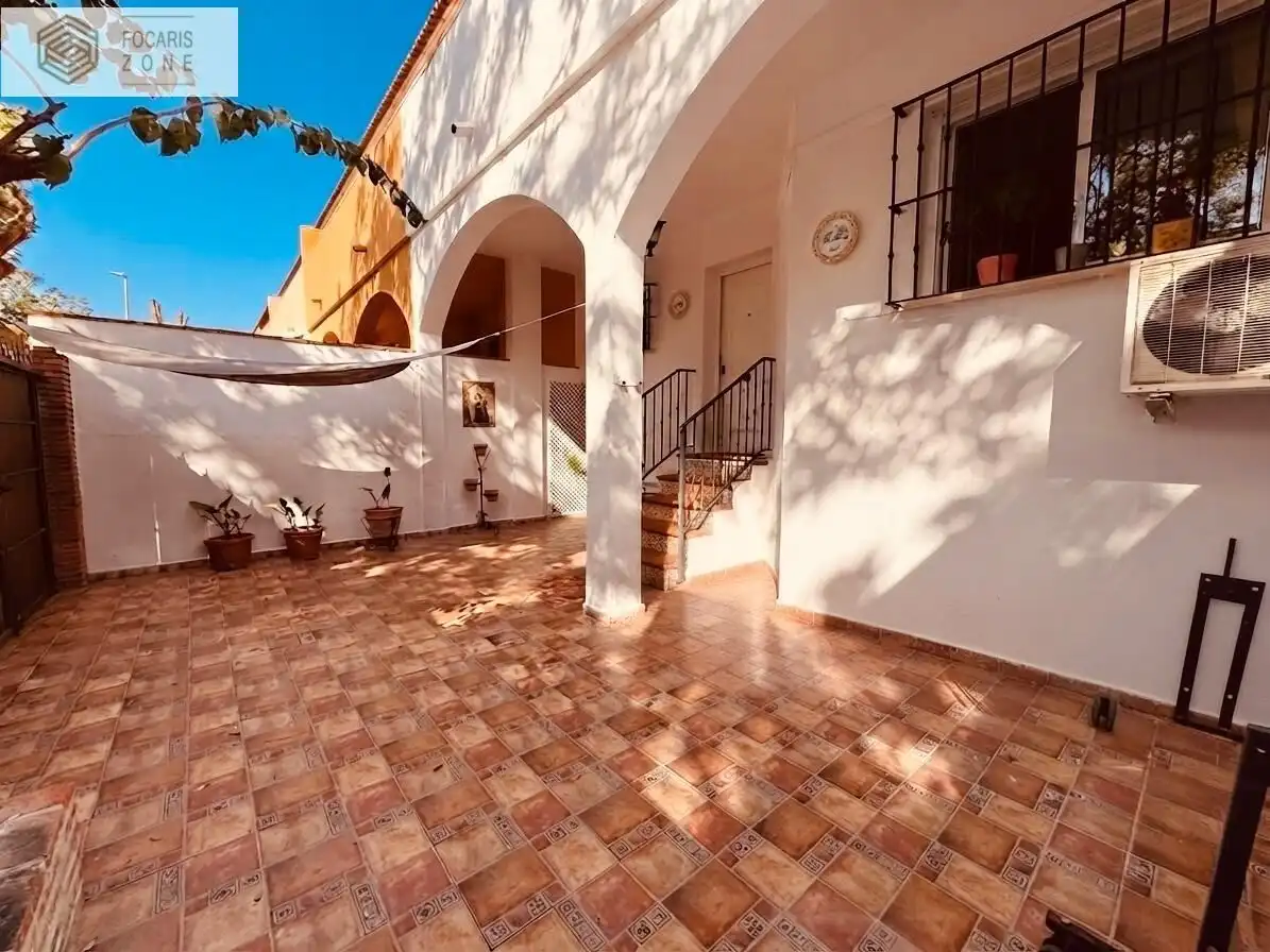 Vista exterior de Casa adosada en venda en Málaga amb Aire condicionat, Calefacció i Terrassa