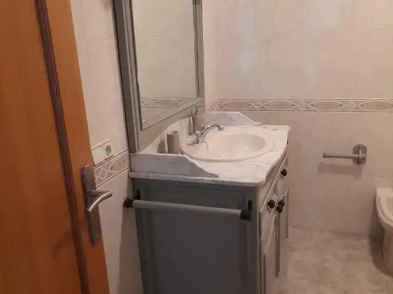 Badezimmer von Wohnung zur Miete in Vilagarcía de Arousa mit Möbliert und Balkon
