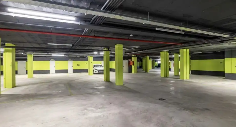 Aparcament de Pis en venda en Fuengirola amb Aire condicionat, Terrassa i Traster
